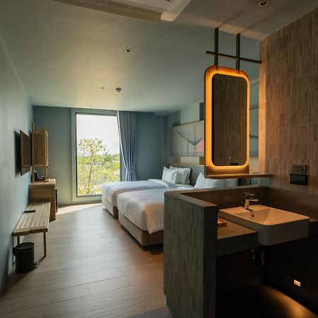 The Signature Hotel Airport Хатъяй Экстерьер фото