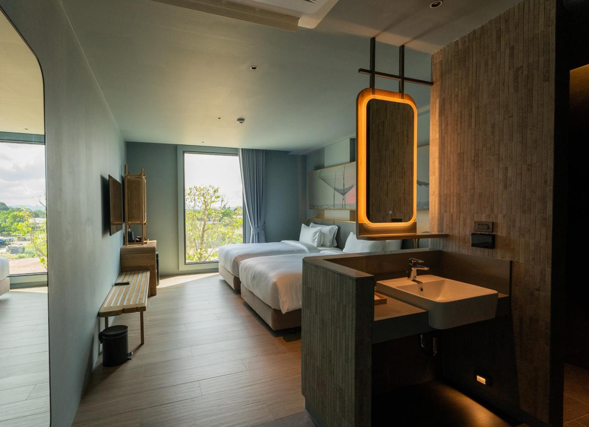 The Signature Hotel Airport Хатъяй Экстерьер фото